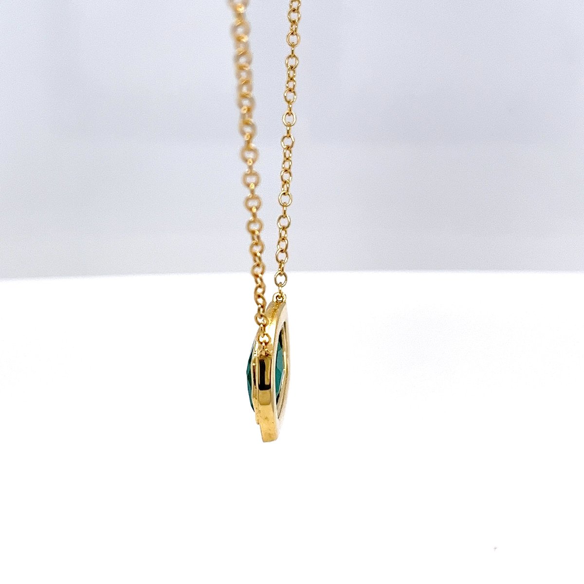 Ensemble pendentif émeraude et diamant en or jaune 18 carats-photo-2