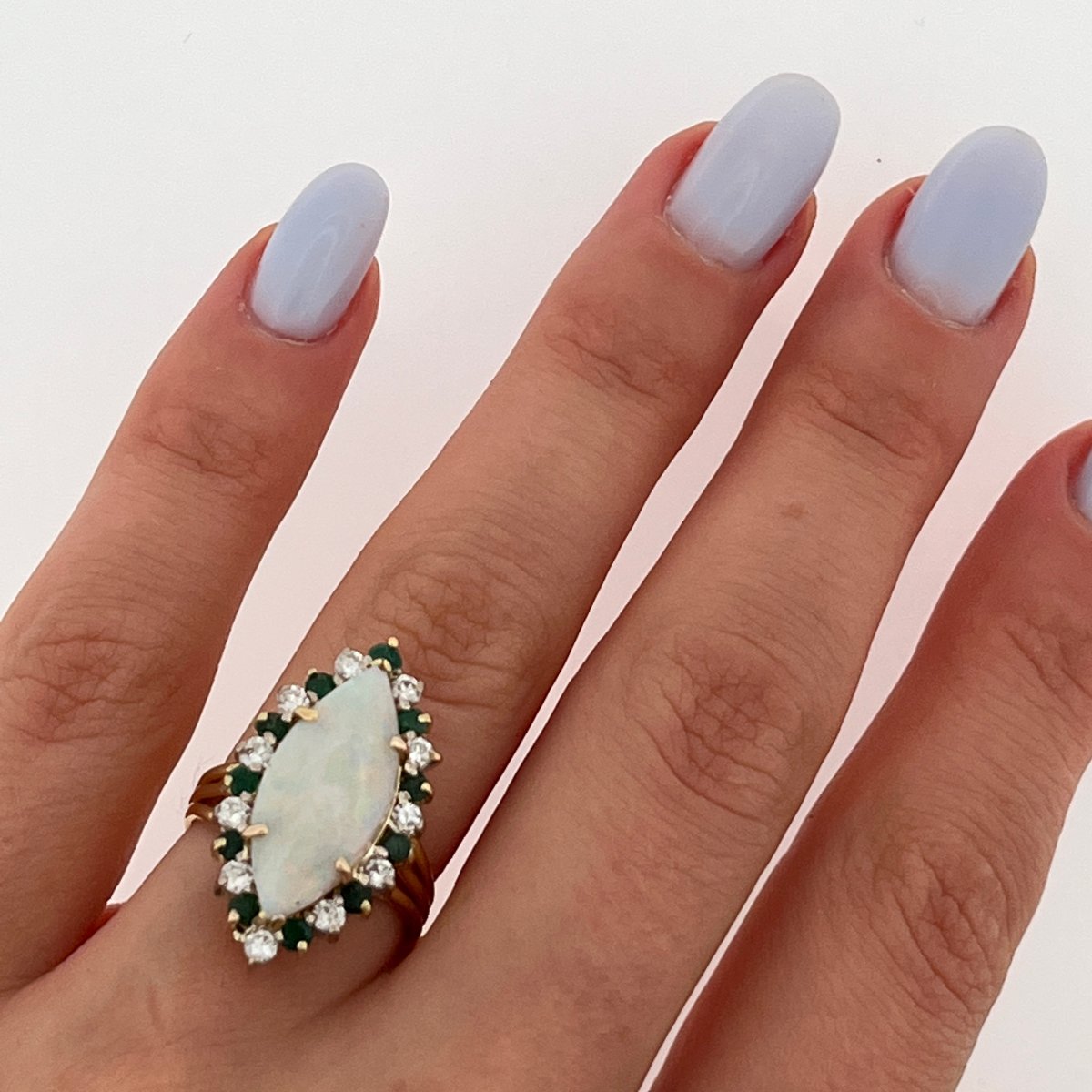 Vintage Ring Featuring Opal, Emerald, And Cluster-set Diamonds, Set In 18-karat Yellow Gold-photo-2