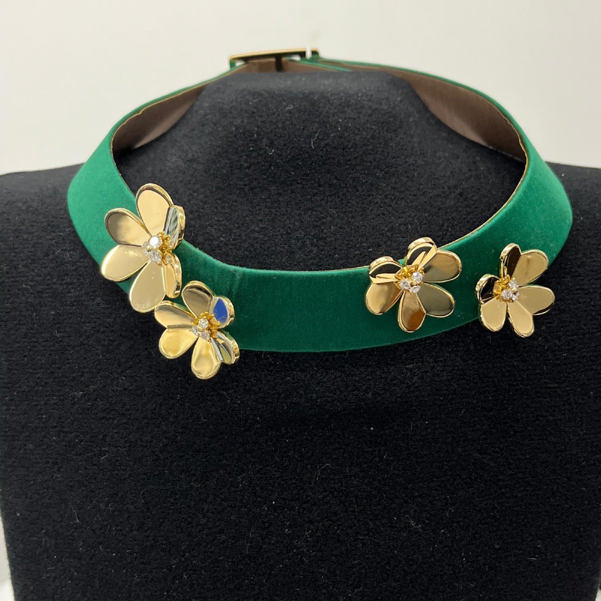 Collier ras-du-cou Van Cleef & Arpels Frivole en or 18 carats avec diamants et satin vert-photo-2