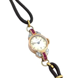 Montre Vintage En Or 18 Carats Ornée De 8 Diamants Anciens Et De 6 Rubis
