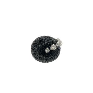 Bague de GRISOGONO en or blanc 18 carats avec diamants noirs et blancs – Réf. B2603
