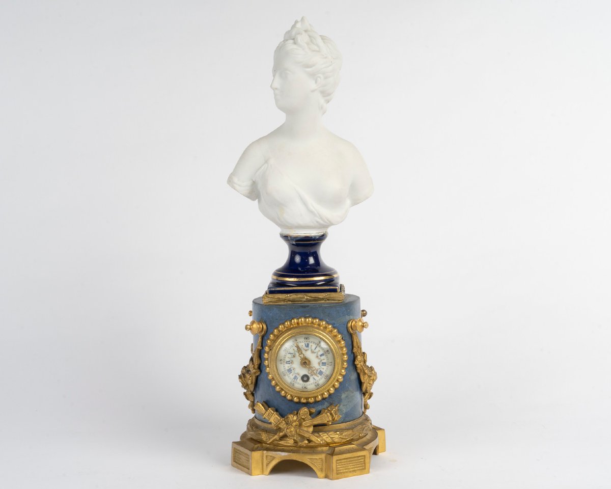 Pendule en marbre et porcelaine de Sevres