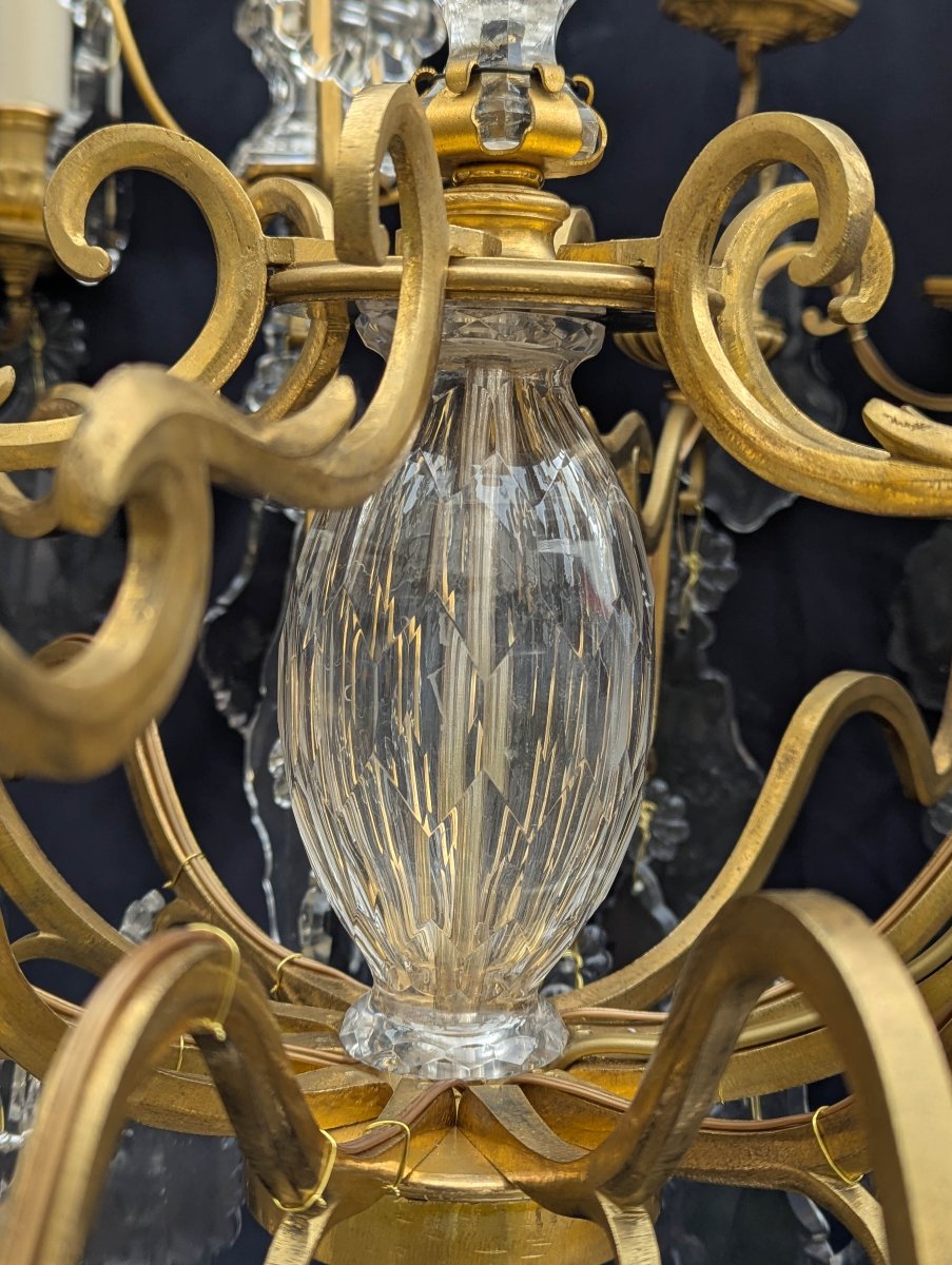 Lustre cage à 18 feux en bronze doré et cristal de Baccarat aux fleurs de Lys-photo-3