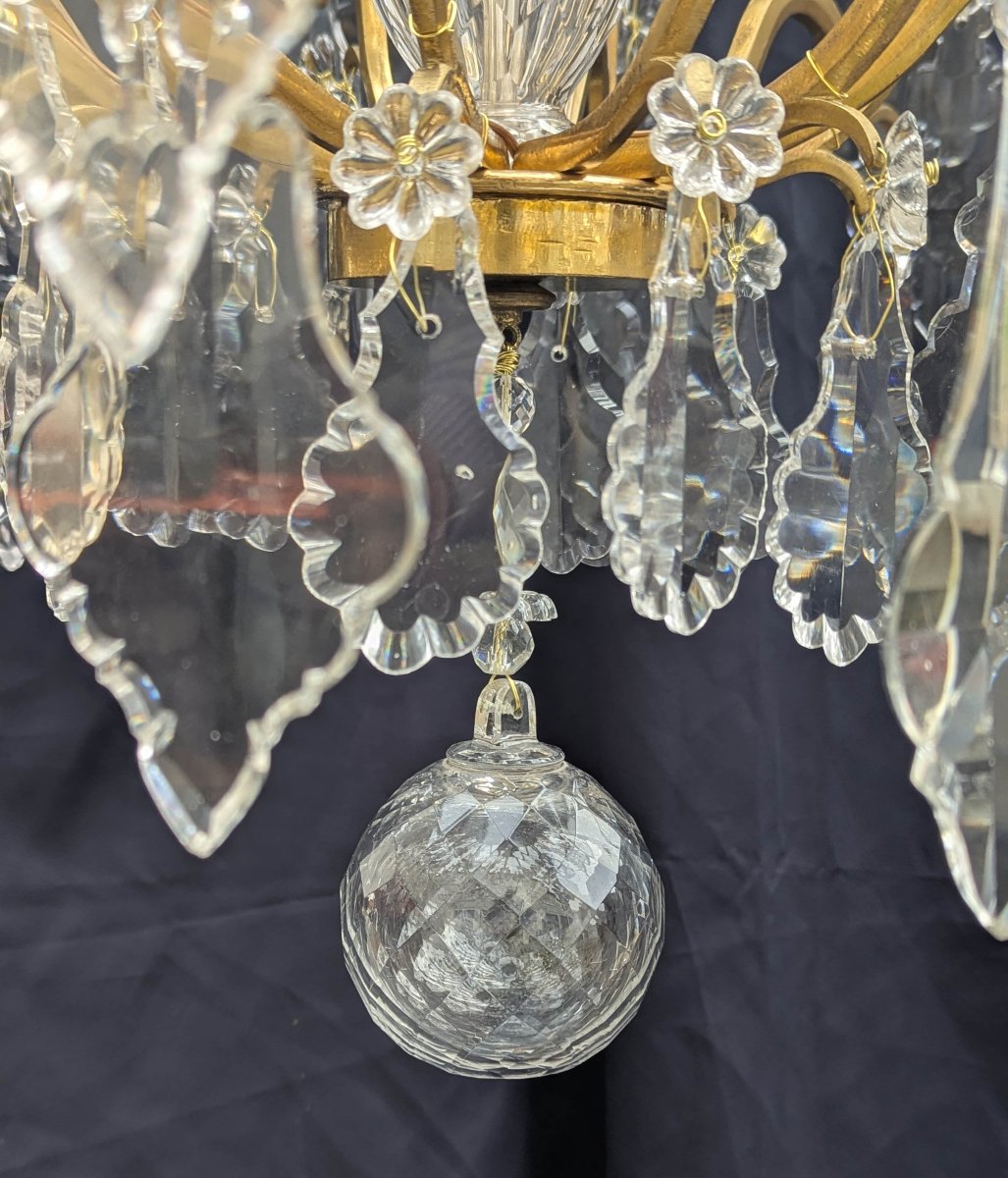 Lustre cage à 18 feux en bronze doré et cristal de Baccarat aux fleurs de Lys-photo-4