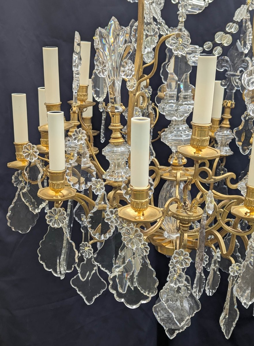 Lustre cage à 18 feux en bronze doré et cristal de Baccarat aux fleurs de Lys-photo-1