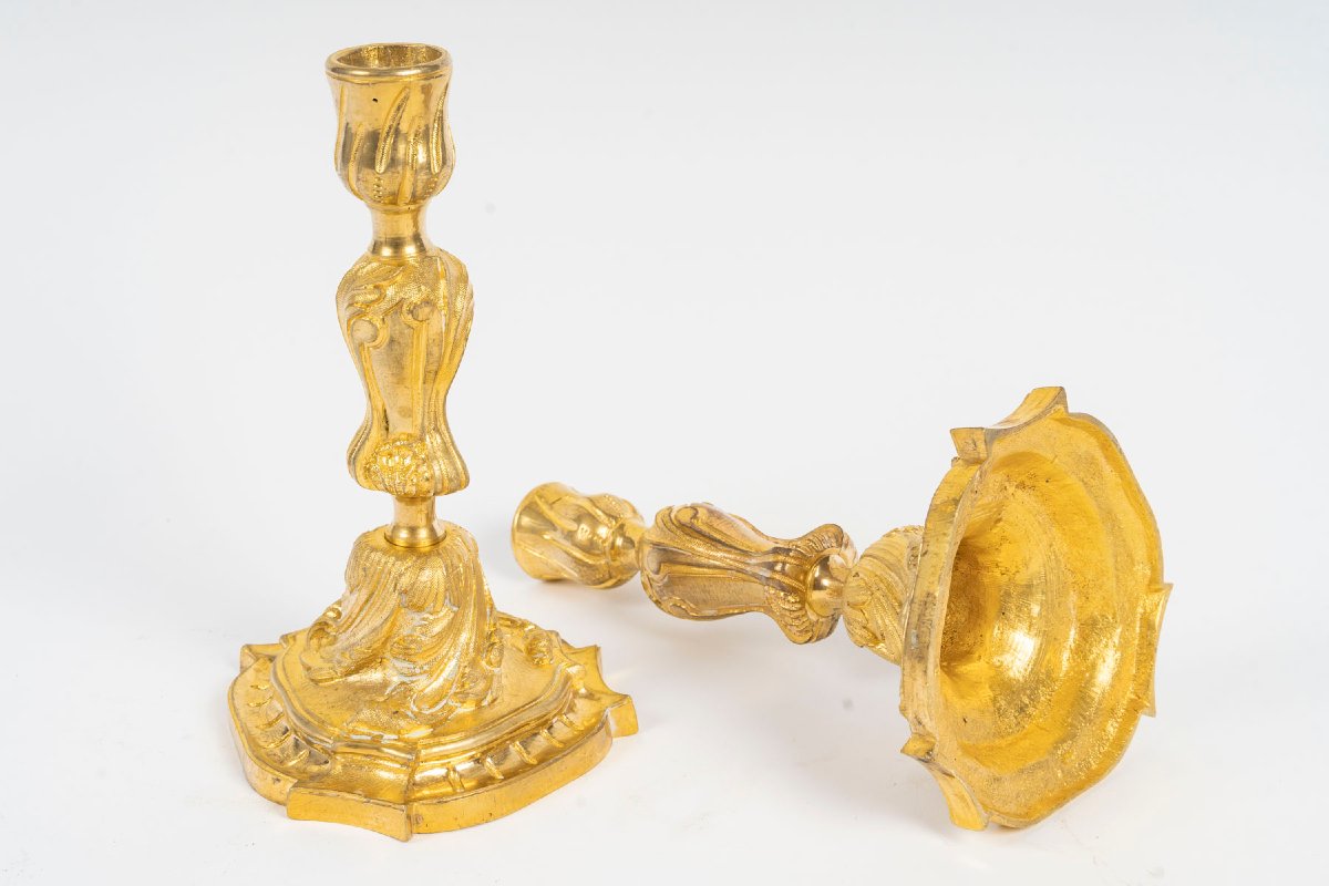 Paire de bougeoirs style Louis XV