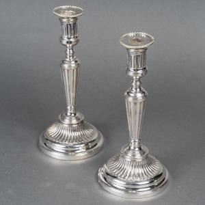 Maison Christofle, paire de bougeoirs en bronze argenté