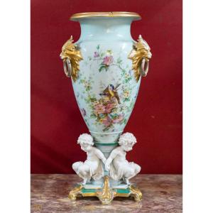 Vase en porcelaine "vieux Paris" aux chérubins