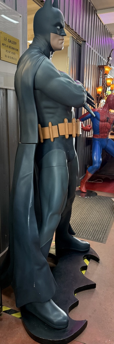 Batman , grande figurine en résine-photo-1