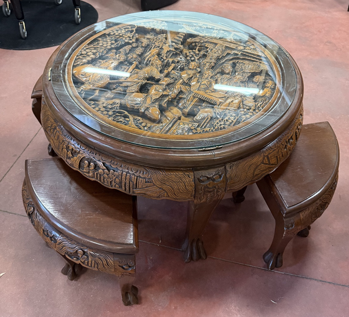 Coffee Table With Chinese Decor-photo-2