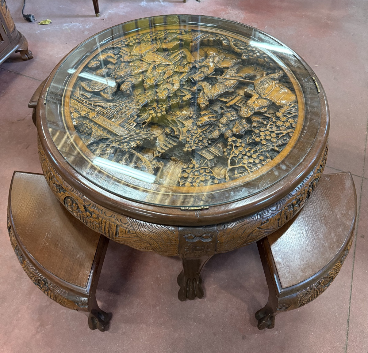Coffee Table With Chinese Decor-photo-3