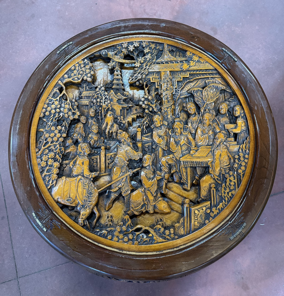 Coffee Table With Chinese Decor-photo-1