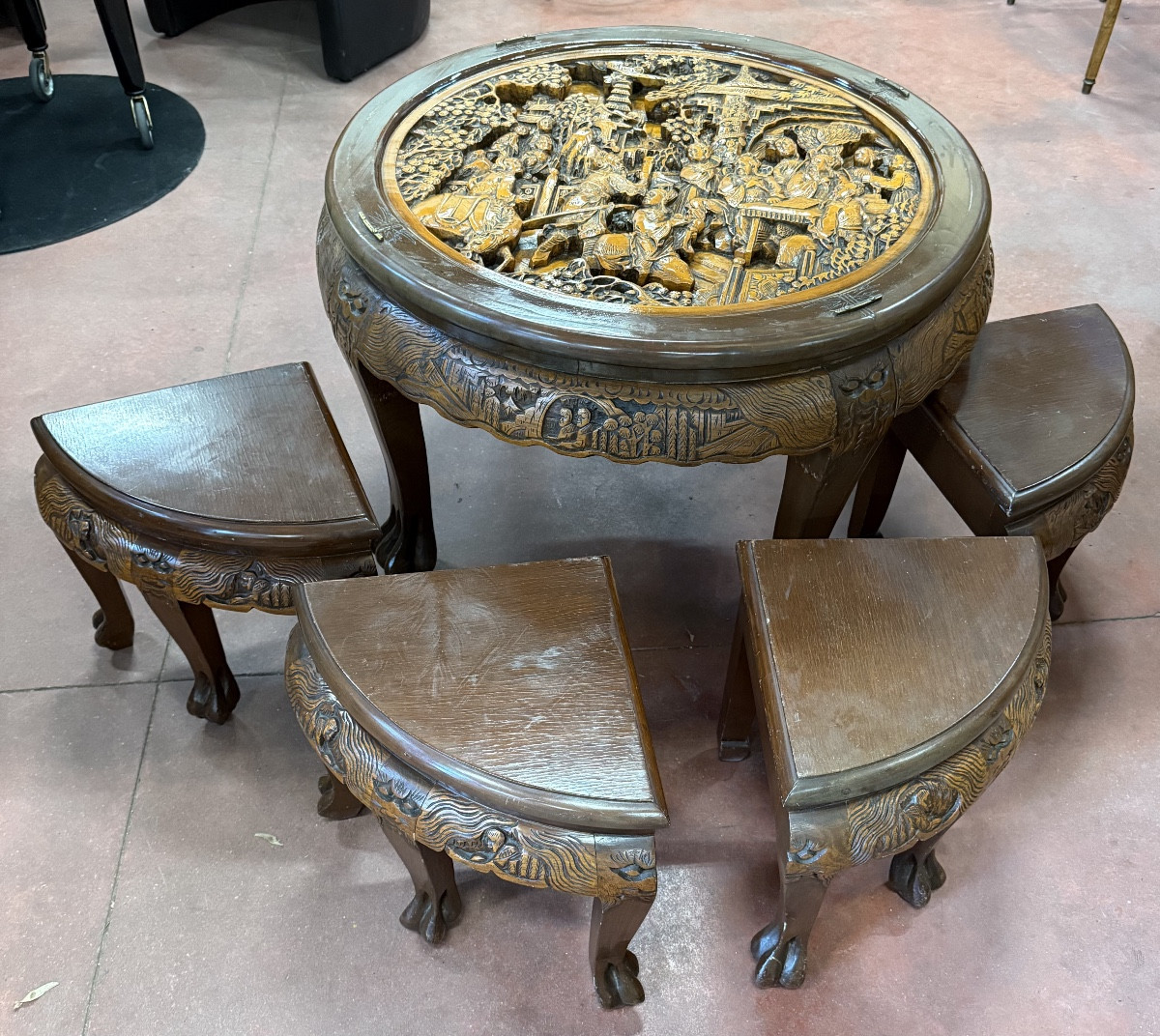 Coffee Table With Chinese Decor-photo-4