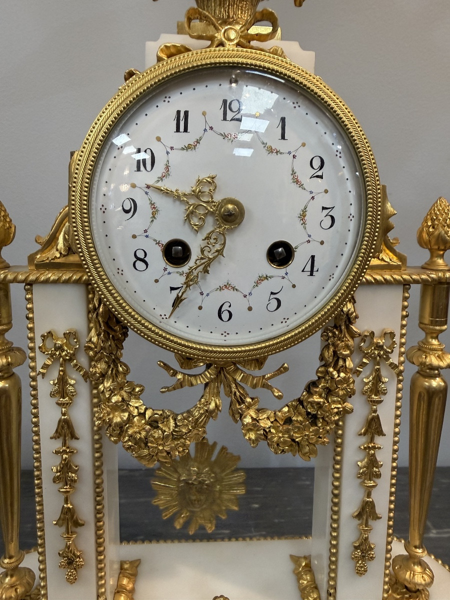 Pendule portique en marbre blanc et bronze doré-photo-3