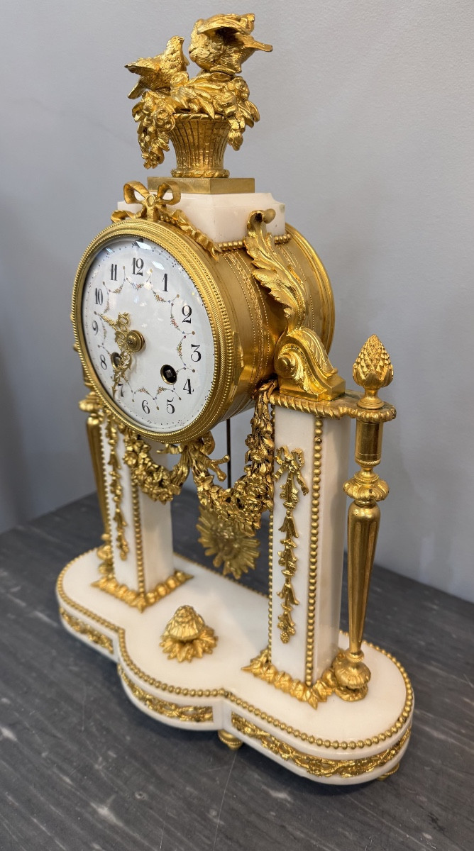 Pendule portique en marbre blanc et bronze doré-photo-4
