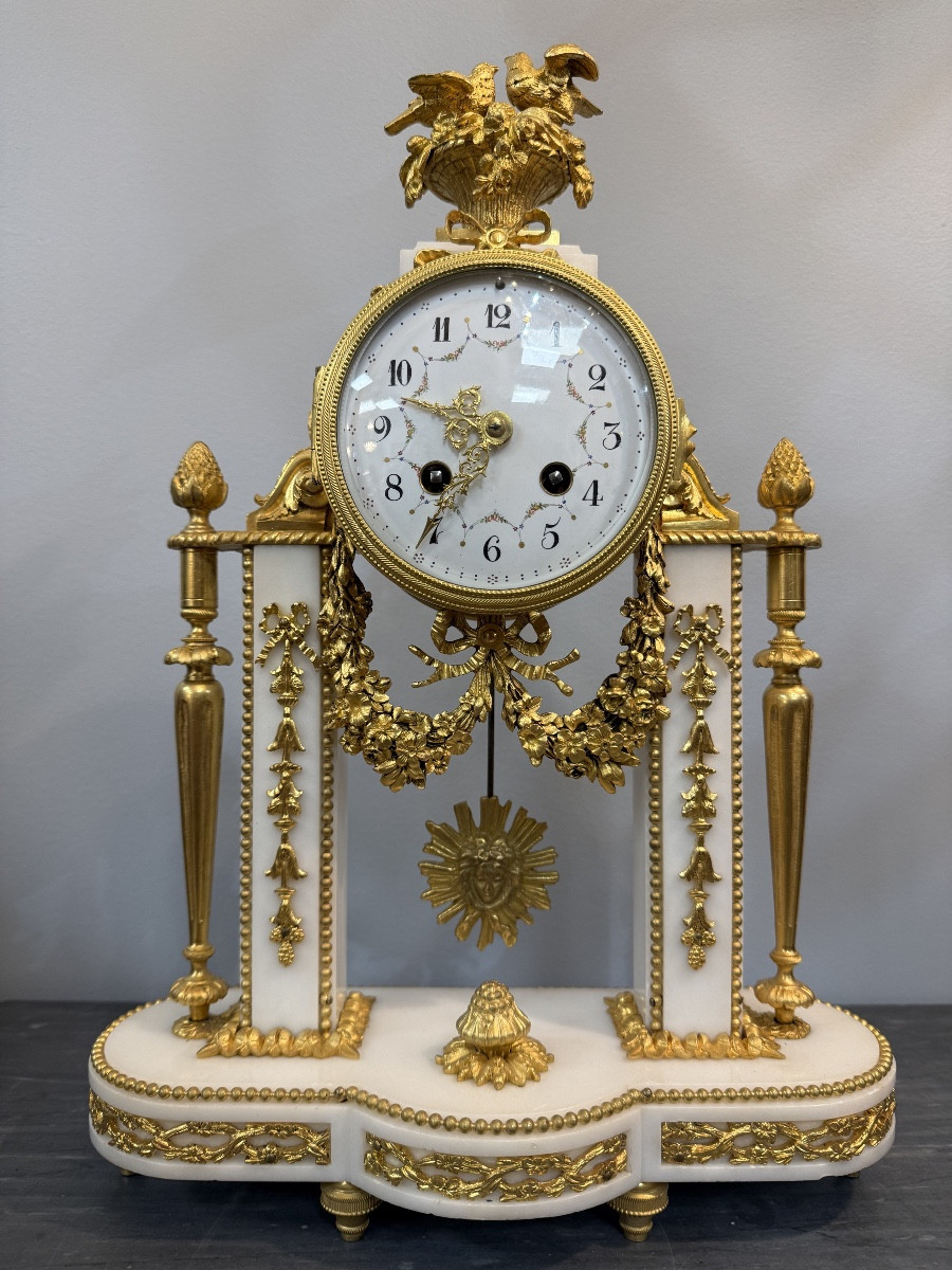 Pendule portique en marbre blanc et bronze doré-photo-4