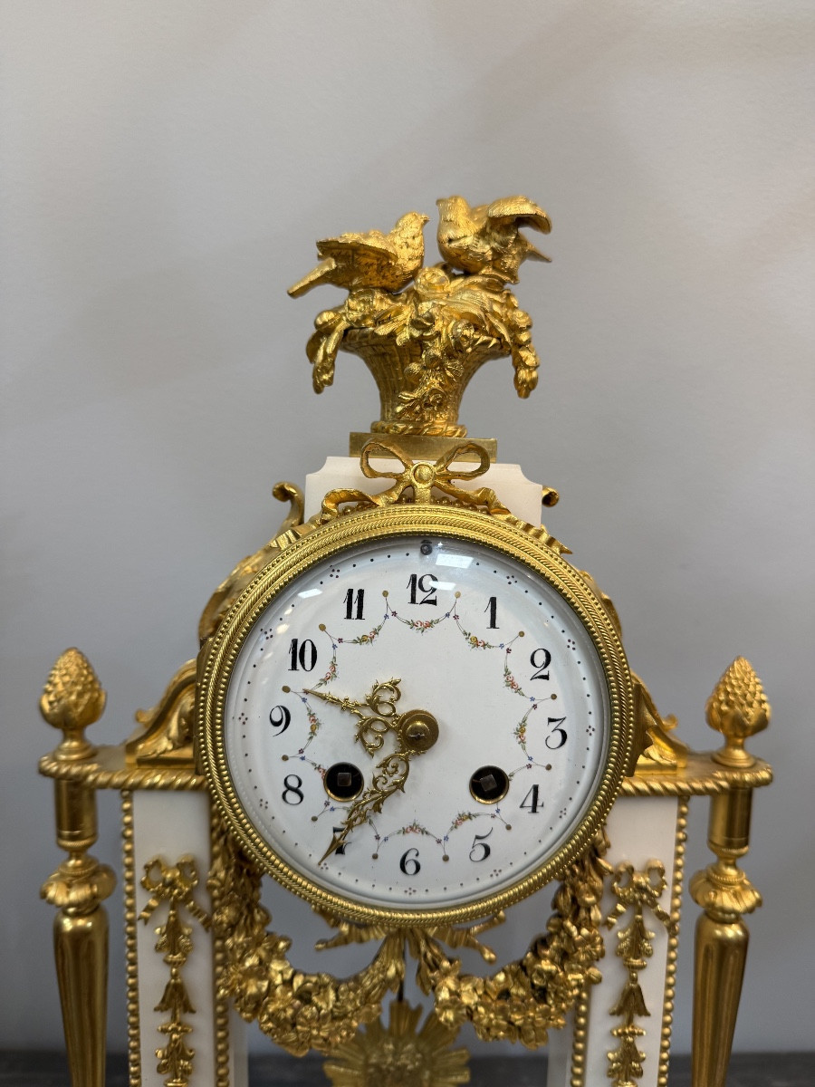 Pendule portique en marbre blanc et bronze doré-photo-7
