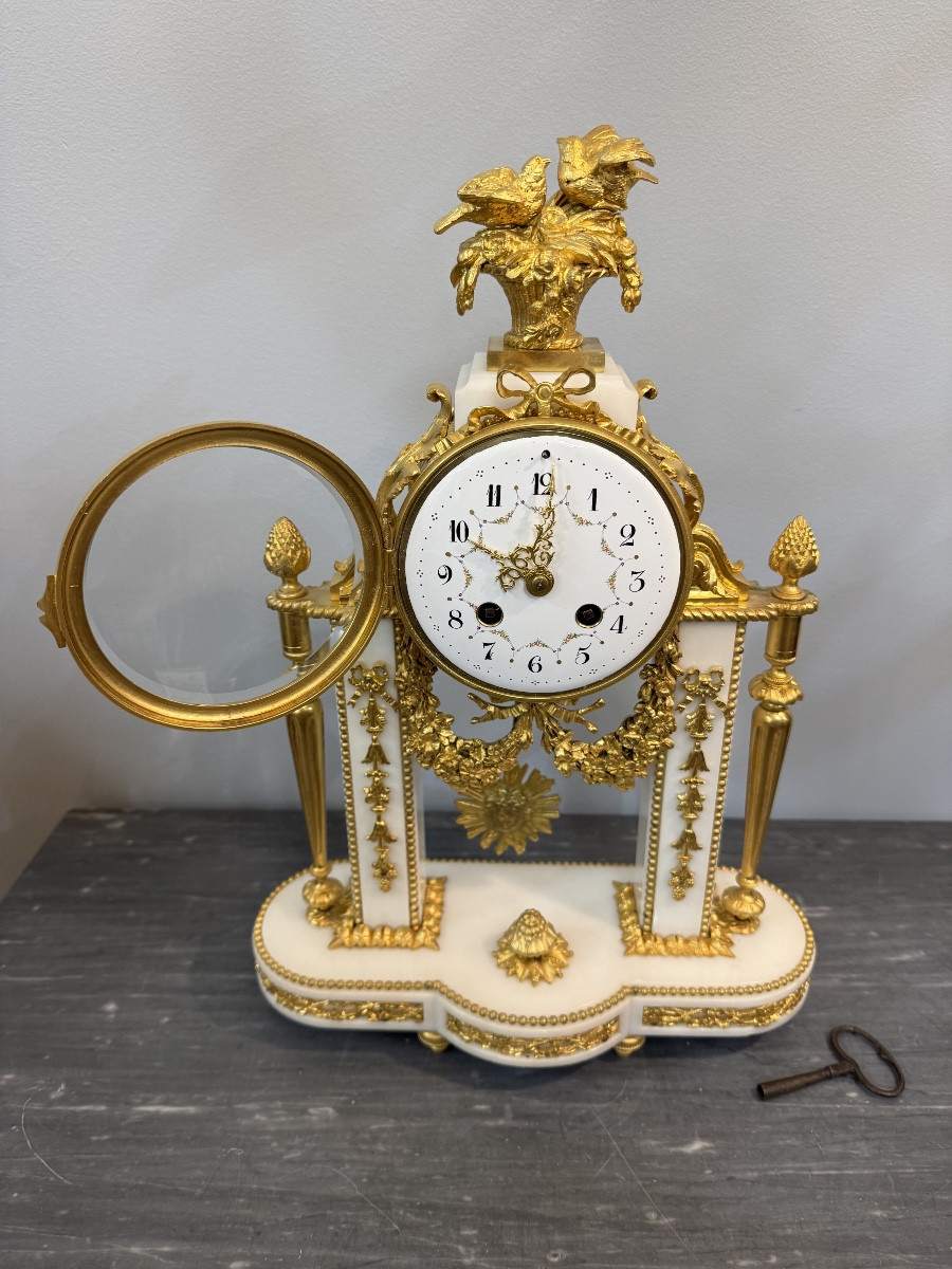 Pendule portique en marbre blanc et bronze doré-photo-8