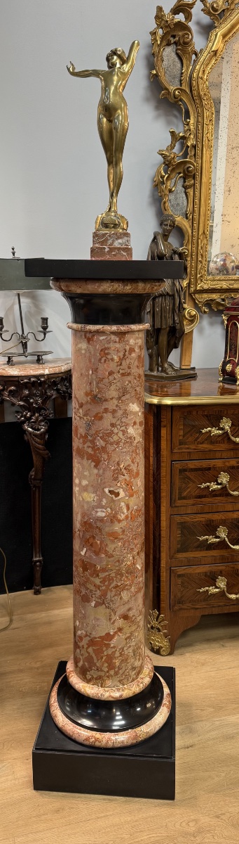 Grande colonne en marbre