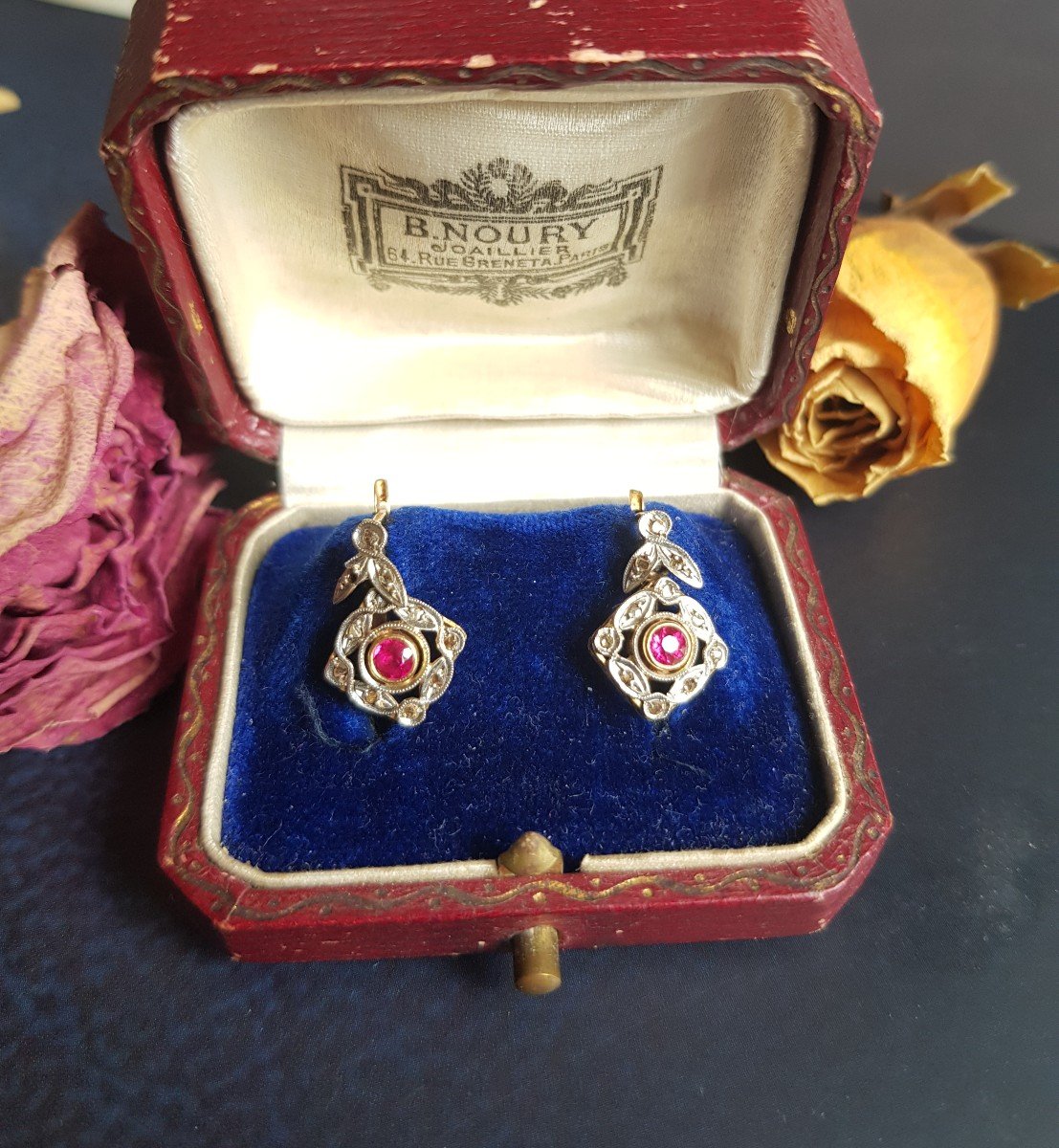 Boucles D'oreilles Dormeuses Or Jaune 18k Avec Rubis Et Diamants - Occasion