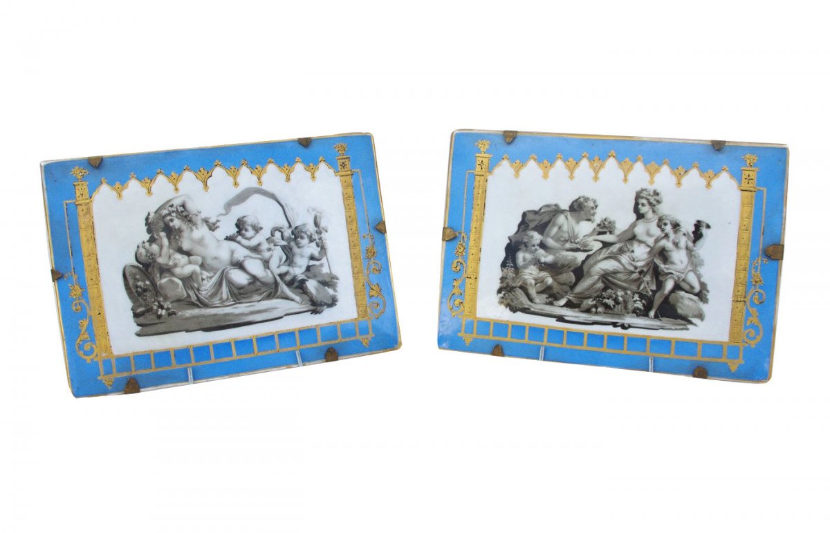 Paire de plaques en porcelaine bleu céleste à décor antique, début du XIXème siècle - LS2787601