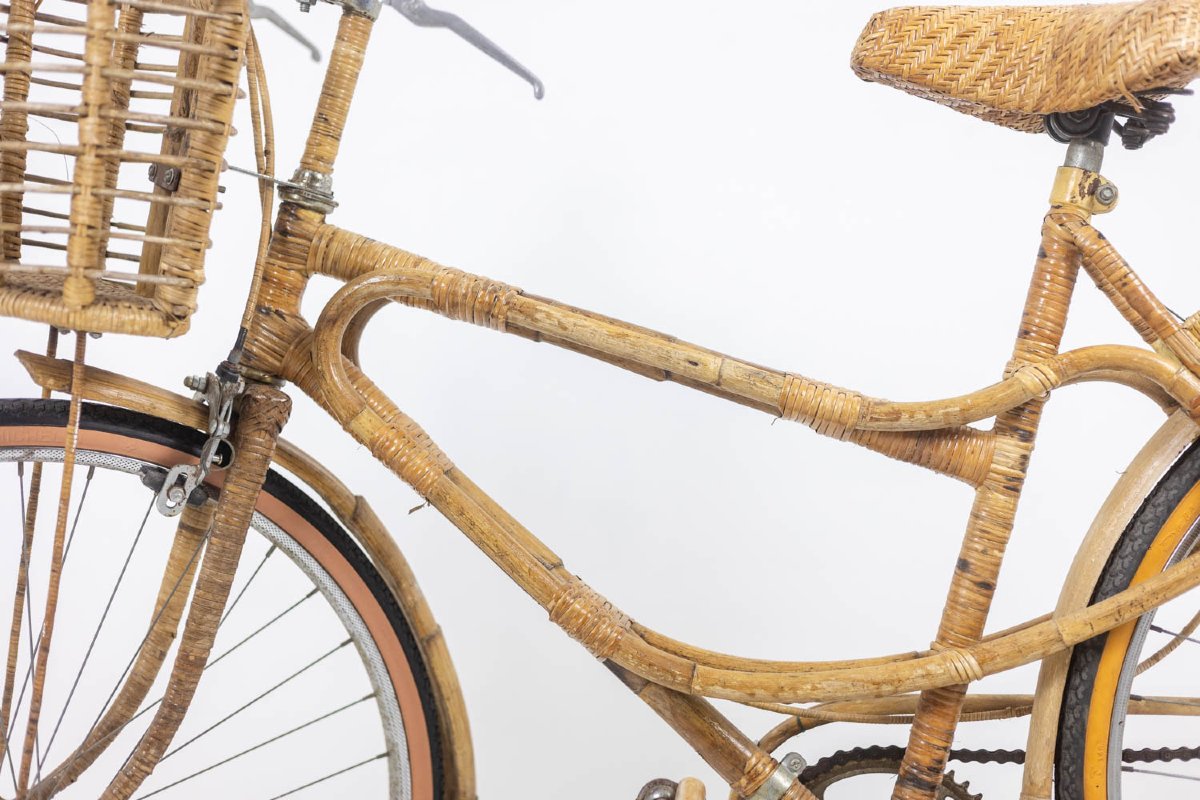 Vélo habillé de bambou et de rotin. Travail artisanal des années 1970. LS6631358-photo-2