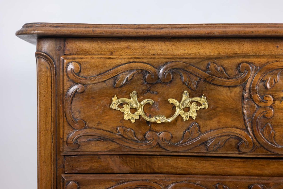 Commode galbée, dite nîmoise, en noyer, à 2 tiroirs. XVIIIe siècle. LS5422802-photo-3