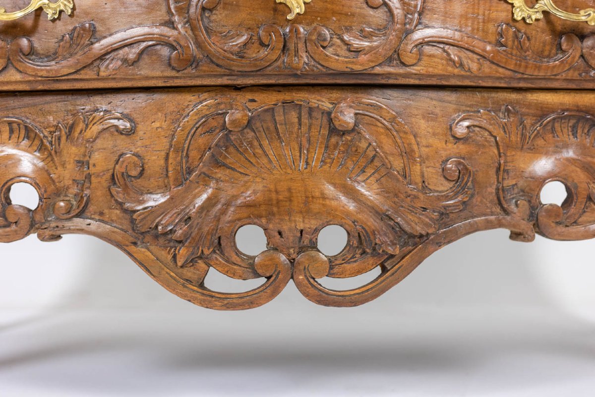 Commode galbée, dite nîmoise, en noyer, à 2 tiroirs. XVIIIe siècle. LS5422802-photo-5