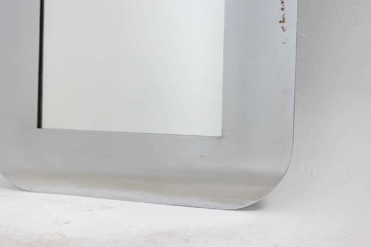 Miroir de forme rectangulaire, en métal poli. Italie, années 1970 LS6511401-photo-4