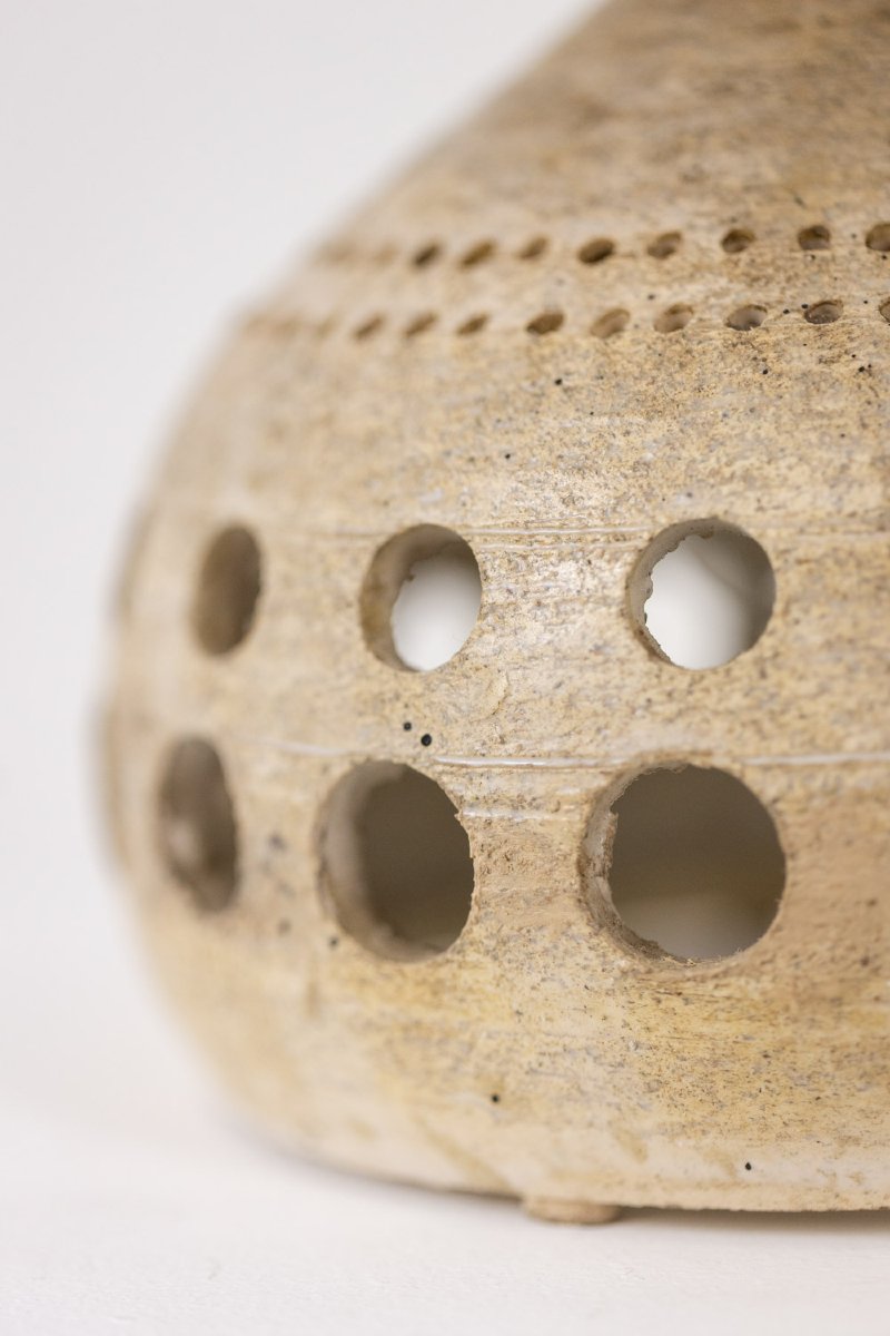 Georges Pelletier. Lampe en terre cuite ajourée et émaillée. Vers 1960-70. LS6289239-photo-4