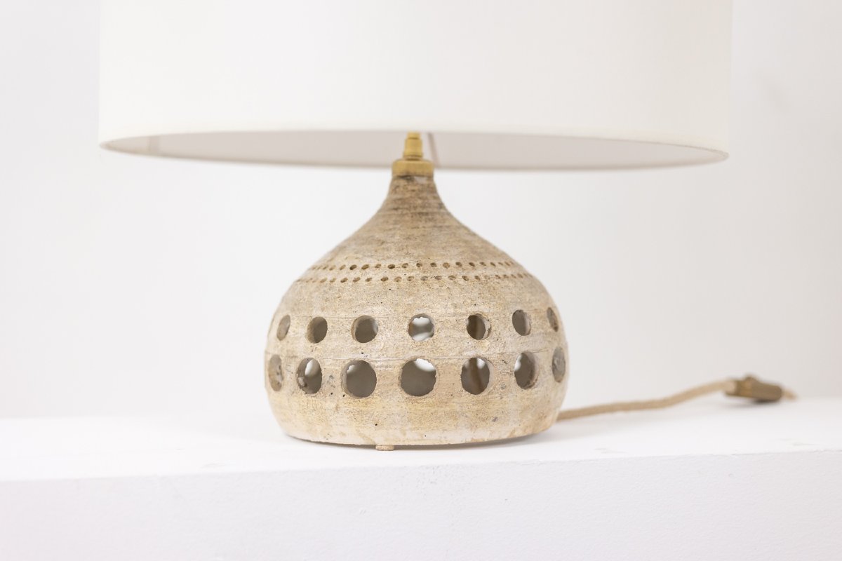 Georges Pelletier. Lampe en terre cuite ajourée et émaillée. Vers 1960-70. LS6289239-photo-2