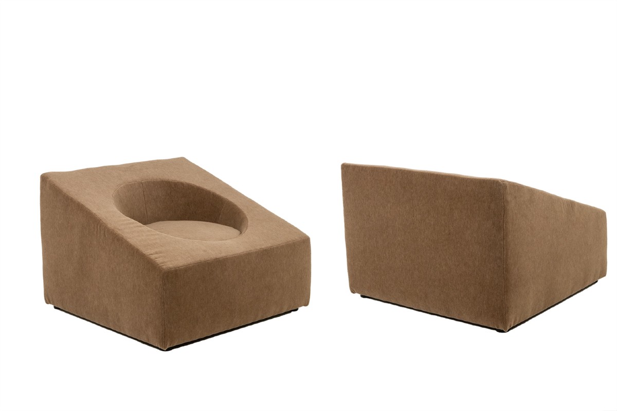 Paire de fauteuils cubiques en tissu mohair beige. Contemporains LS66542202
