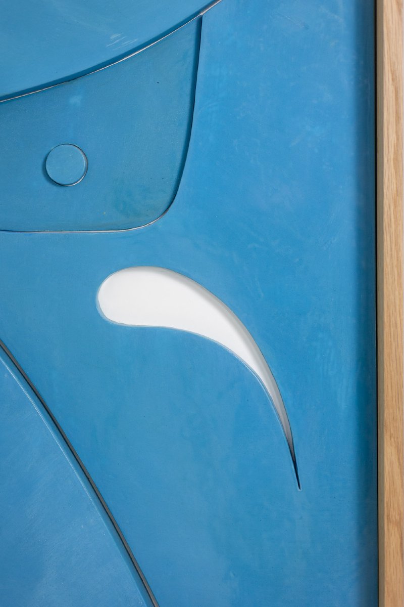 Bas-relief en bois laqué bleu. Travail contemporain d’artiste français. LS66623001-photo-4