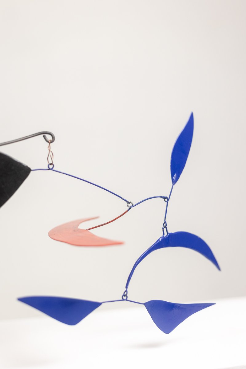 Olivier Vonet  Sculpture en métal laqué noir, bleu et rouge. Contemporain LS66681509-photo-2