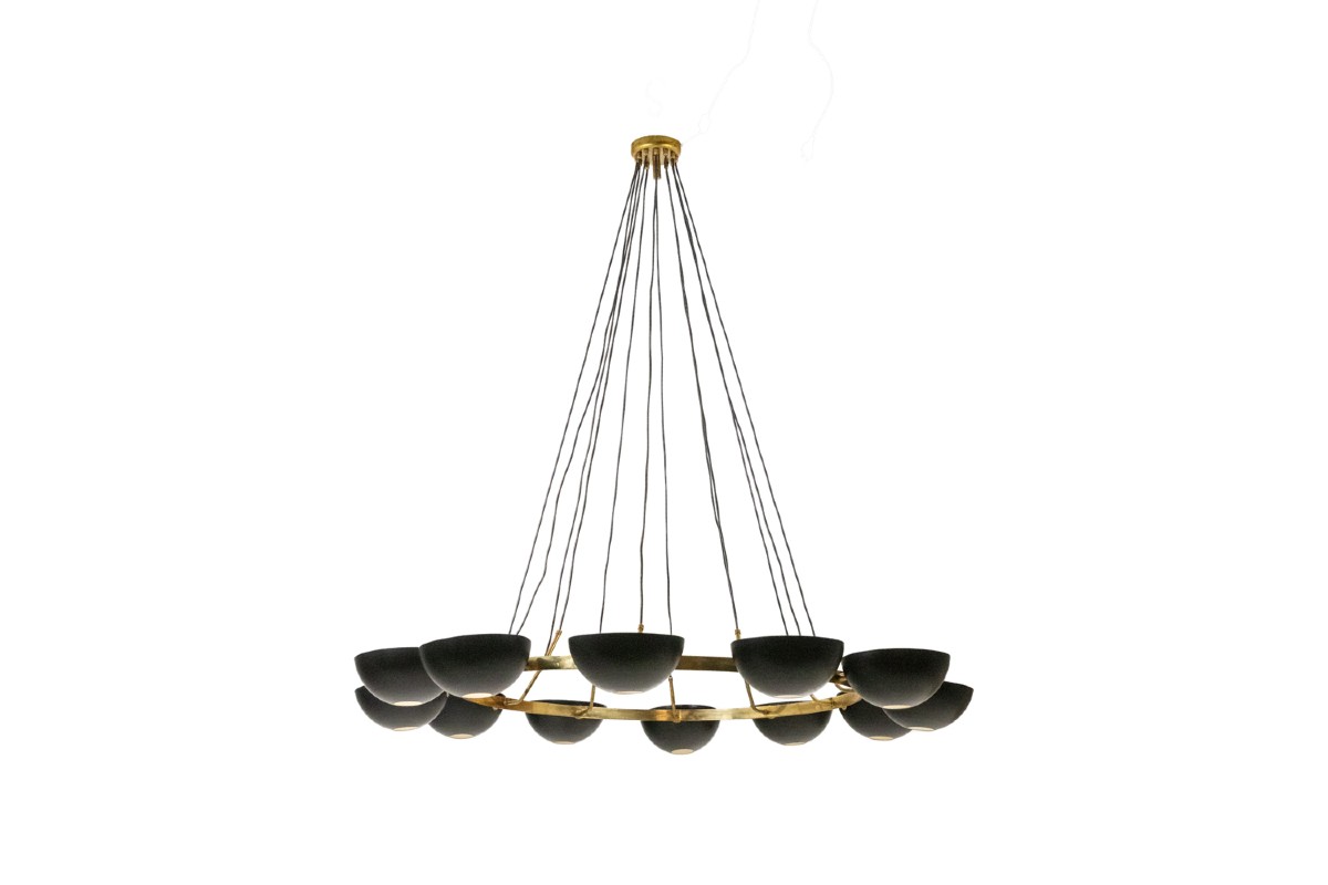 Lustre à 12 lumières en laiton patiné et métal laqué noir. Contemporain LS66771703