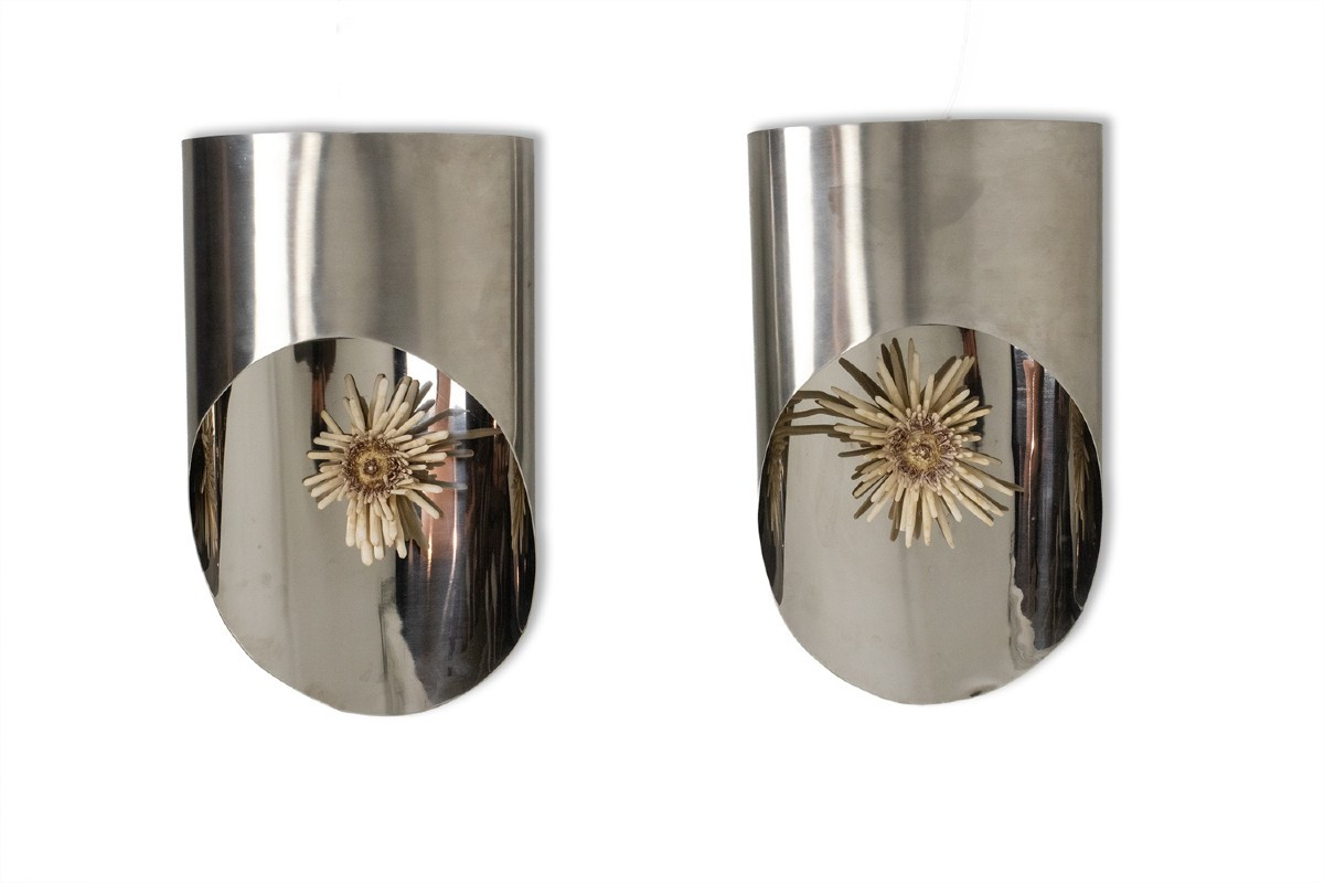 Paire de grandes appliques murales en métal poli. Années 70 LS63731554