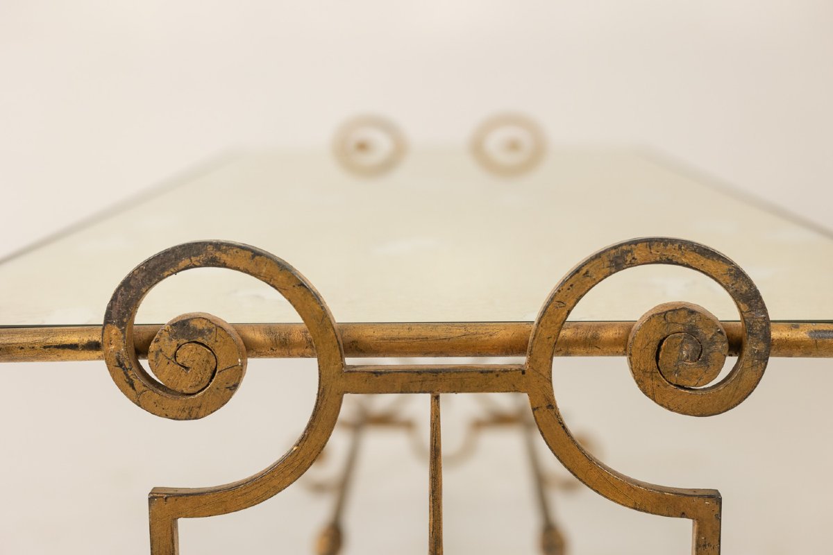 Table basse en fer forgé doré et plateau de verre églomisé. Années 1970 LS5305663-photo-4