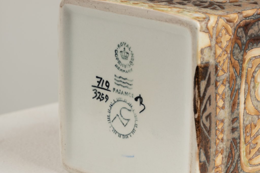 Royal Copenhagen. Small Earthenware Vase With Ethnic Decoration. Circa 1970. Ls6779157-photo-5