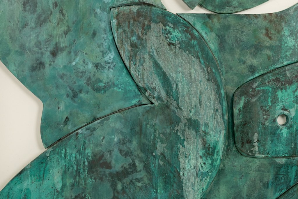 Panneau en bas-relief « Sortez du cadre !» en bois patiné. Contemporain LS67613002-photo-1