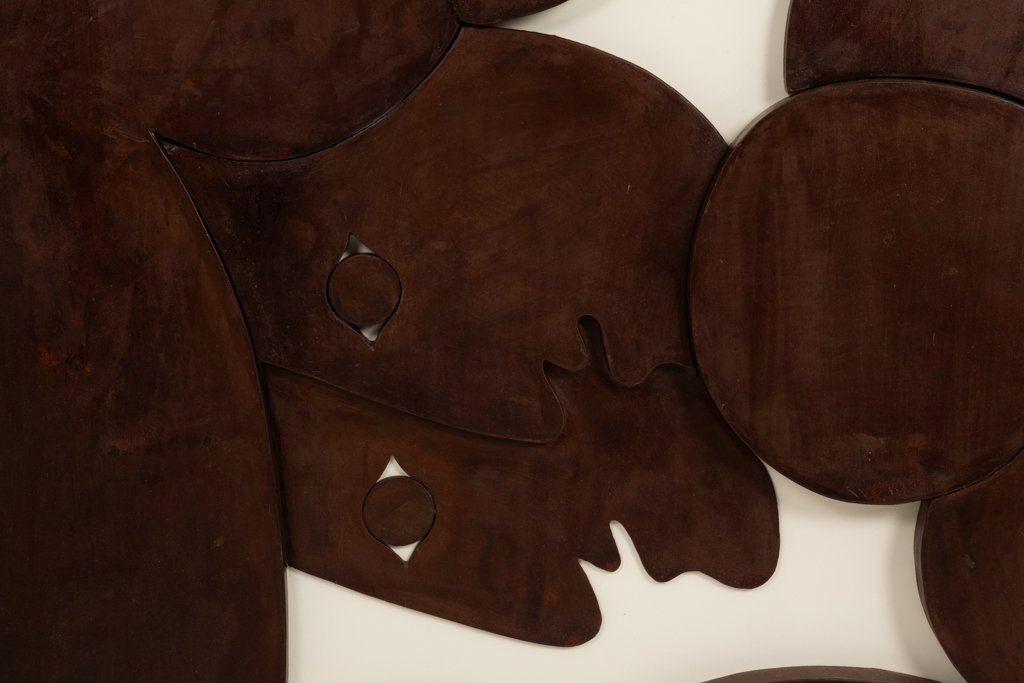 Panneau en bas-relief « Les Jumeaux » en bois patiné. Contemporain LS67863003-photo-4