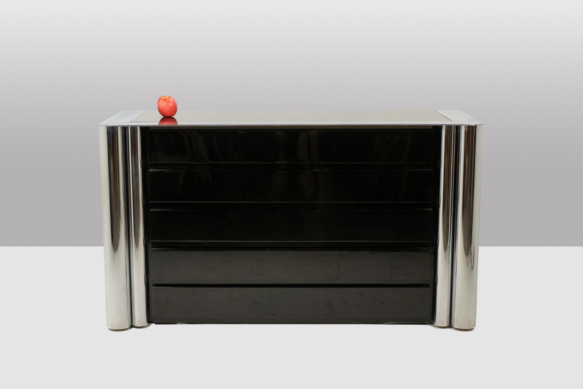 Sergio Mazza, pour Cinova. Commode en bois laqué noir. Vers 1970. LS68391356-photo-2