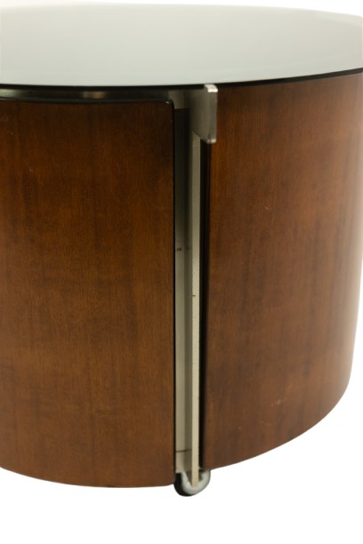 Eugenio Gerli, pour Tecno. Table basse ronde avec bar intégré. Vers 1960. LS68411089-photo-1