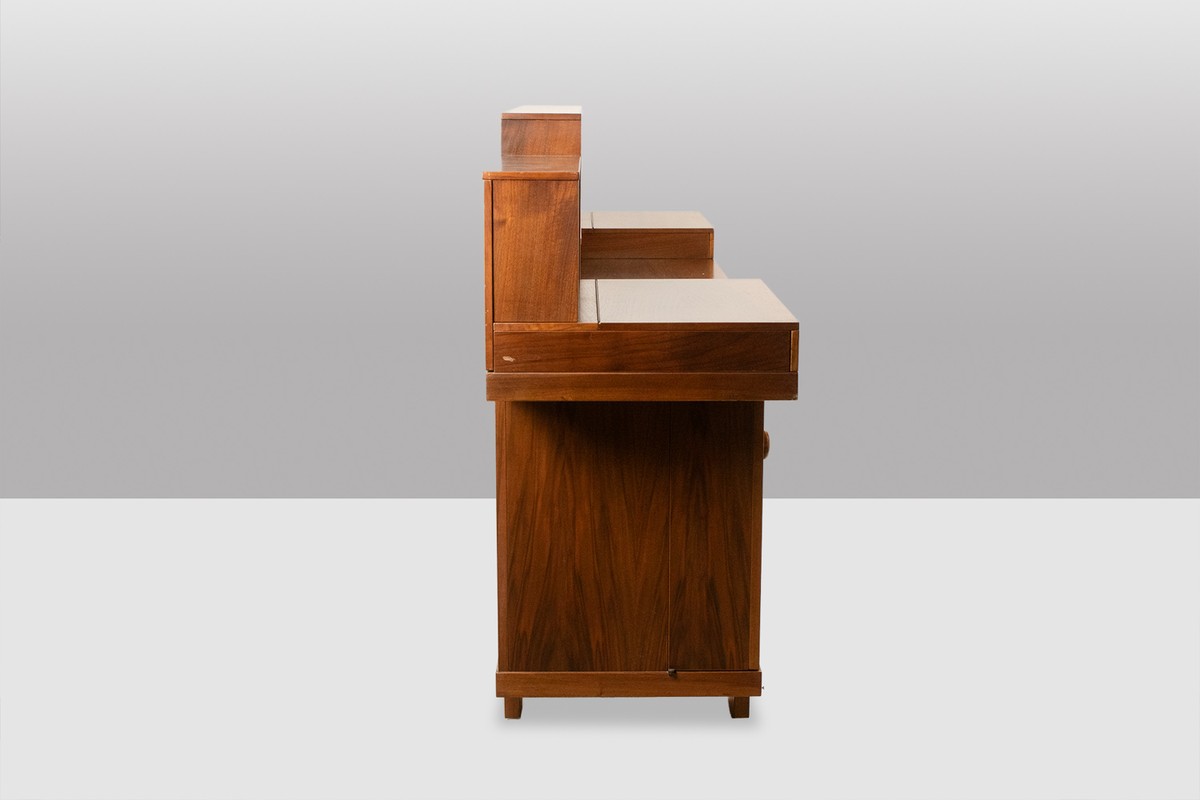 Silvio Coppola, For Bernini. Walnut Sideboard With Stepped Shelves. 1960s. Ls6845-photo-1
