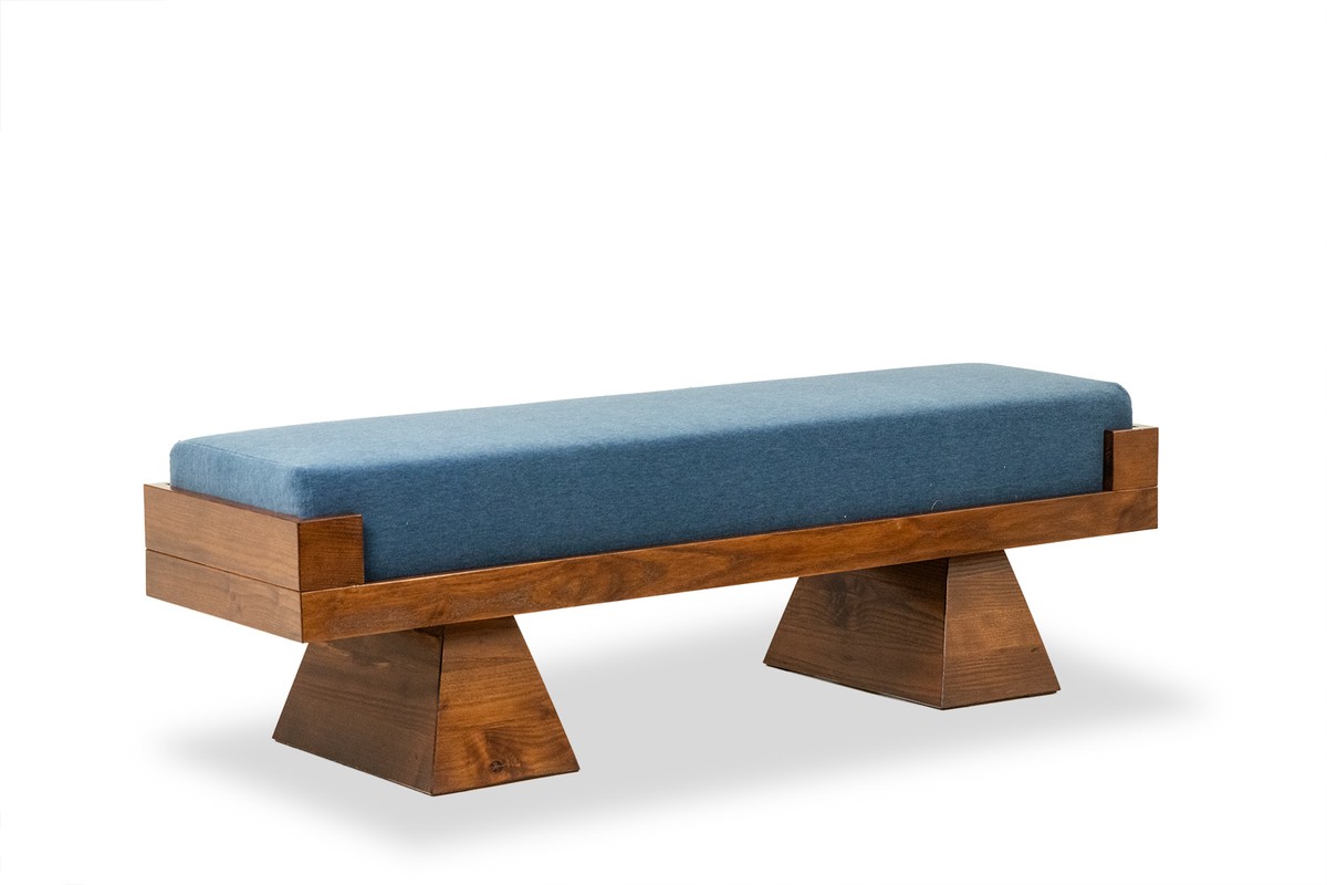 Banquette en frêne et velours de couleur bleu glacier. Contemporain. LS6821