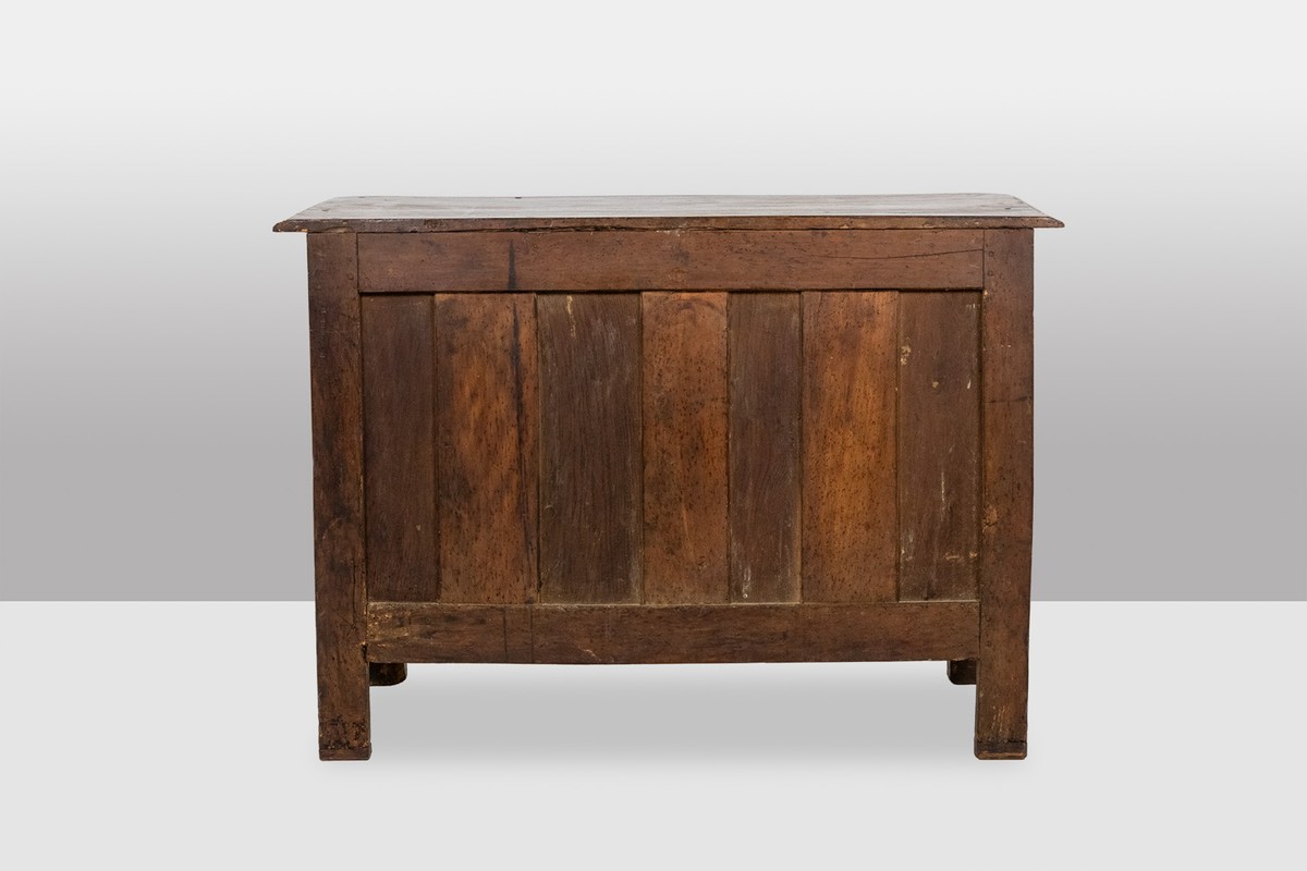 Commode parisienne à 5 tiroirs, en noyer massif, d’époque Louis XIV.LS6901508-photo-1