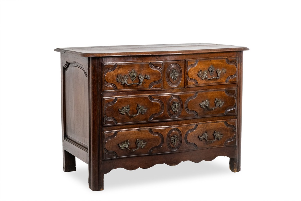 Commode parisienne à 5 tiroirs, en noyer massif, d’époque Louis XIV.LS6901508
