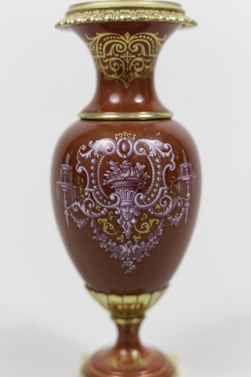 Paire de petits vases en porcelaine rouge et bronze doré, circa 1900 - LS2480331-photo-1