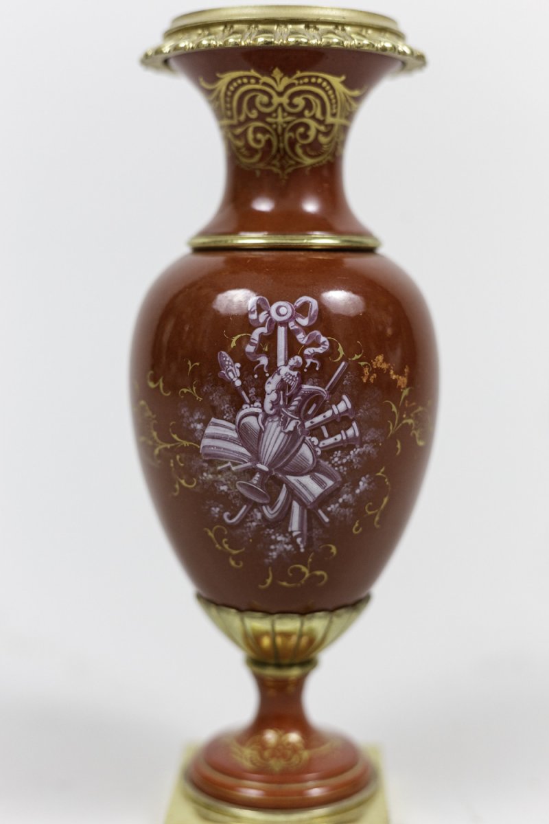 Paire de petits vases en porcelaine rouge et bronze doré, circa 1900 - LS2480331-photo-2