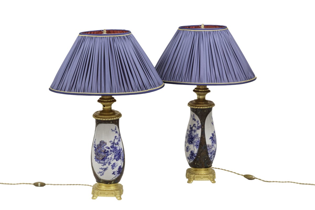 Paire De Lampes En Porcelaine Du Japon Et Bronze Doré, Circa 1880 - Ls33241111