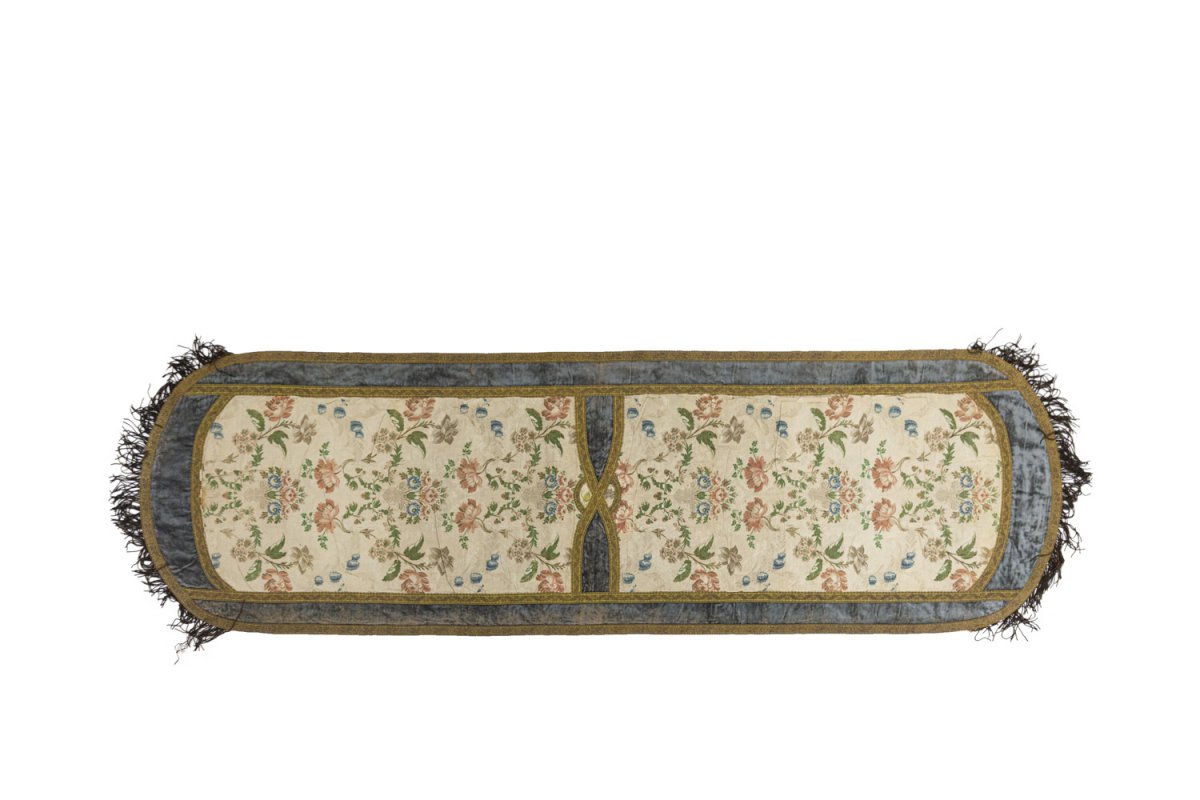 Table Runner In Embroidered Silk, 19th Century - Op297301